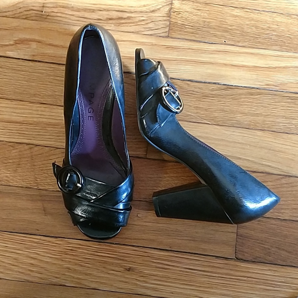Peep toe sandles/ chunky heel